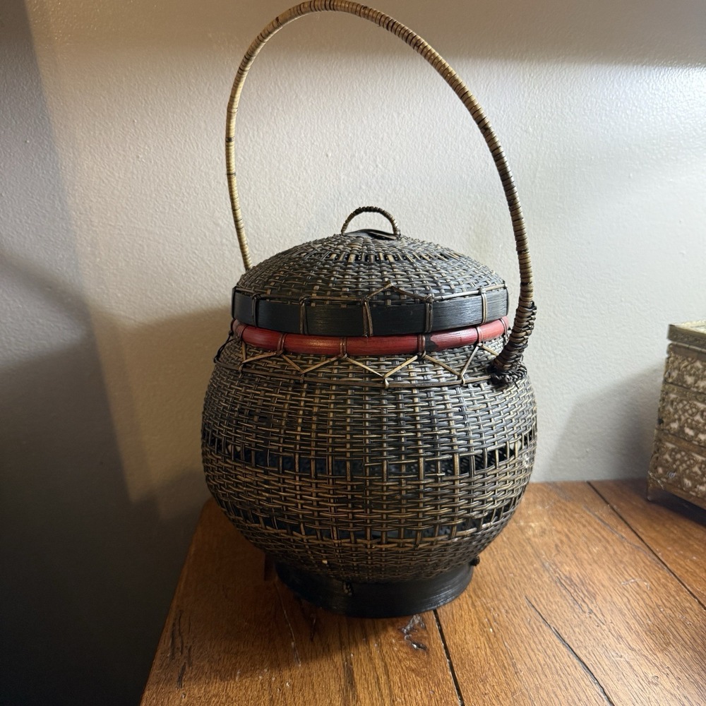 Vintage Chinese Basket With Lid & Handle Hand Woven Split Bamboo Asian Hanging
